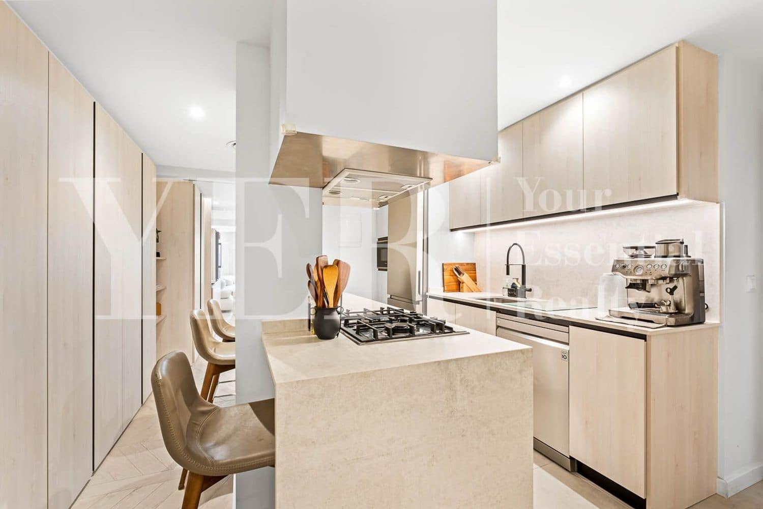3 bedroom Apartment for sale in Alicante / Alacant city with garage - € 799,000 (Ref: 10157120)