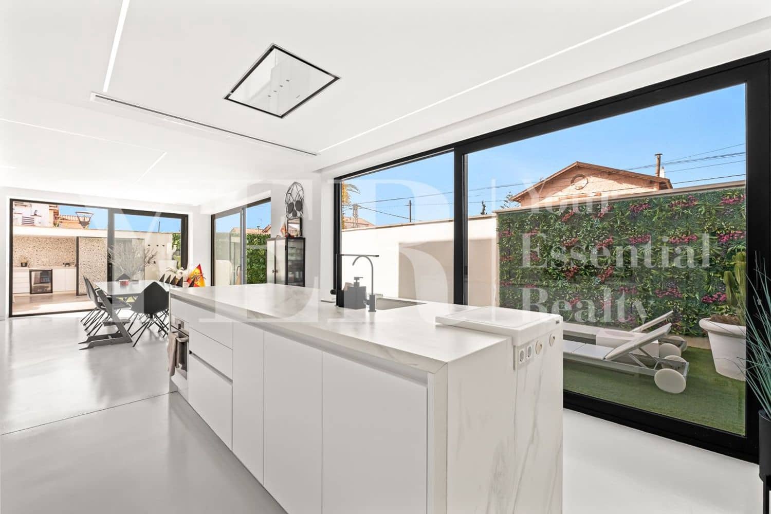 7 soverom Villa til salgs i Alicante by med svømmebasseng garasje - € 999 000 (Ref: 10157129)