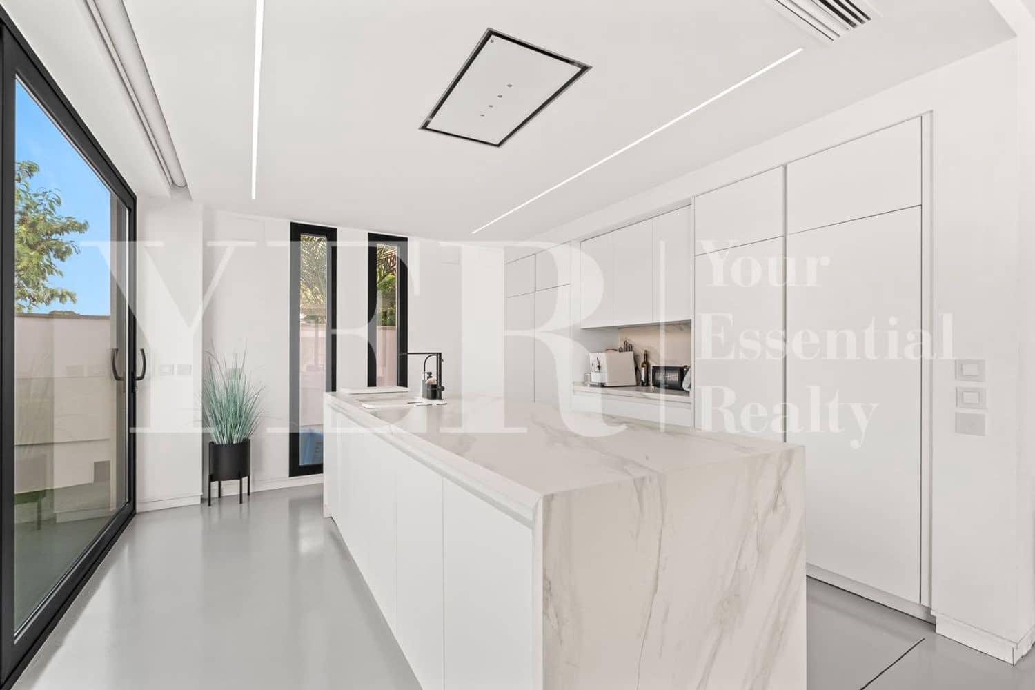 7 soverom Villa til salgs i Alicante by med svømmebasseng garasje - € 999 000 (Ref: 10157129)