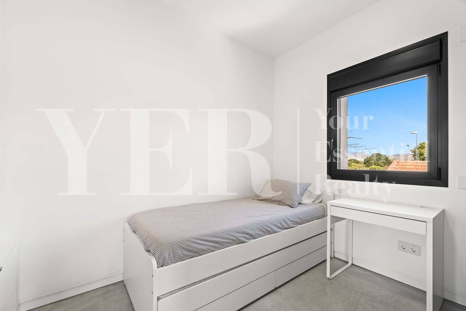 7 soverom Villa til salgs i Alicante by med svømmebasseng garasje - € 999 000 (Ref: 10157129)