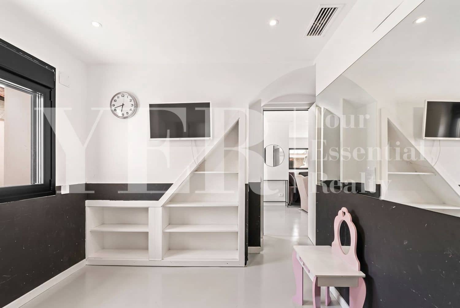 7 soverom Villa til salgs i Alicante by med svømmebasseng garasje - € 999 000 (Ref: 10157129)
