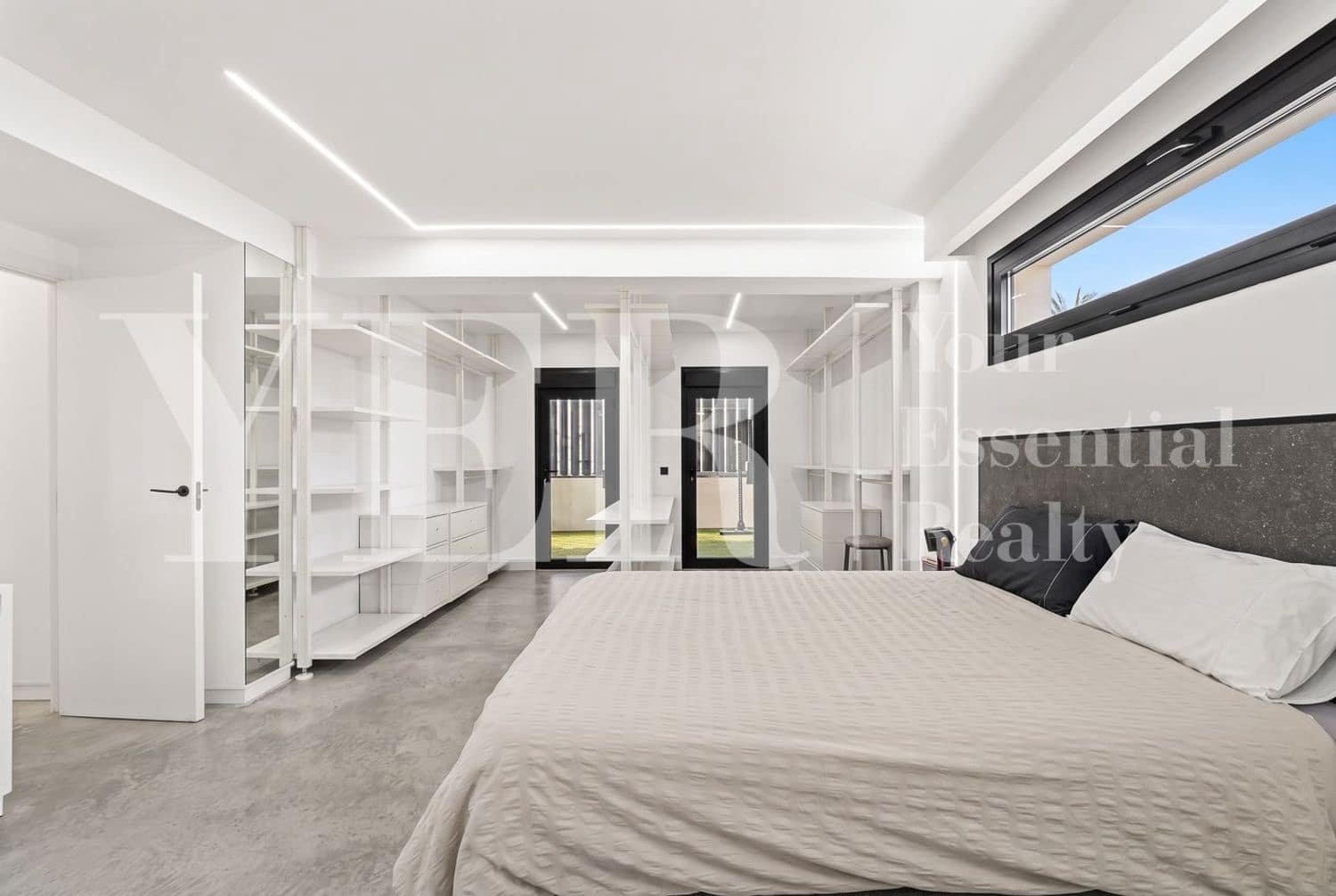 7 soverom Villa til salgs i Alicante by med svømmebasseng garasje - € 999 000 (Ref: 10157129)