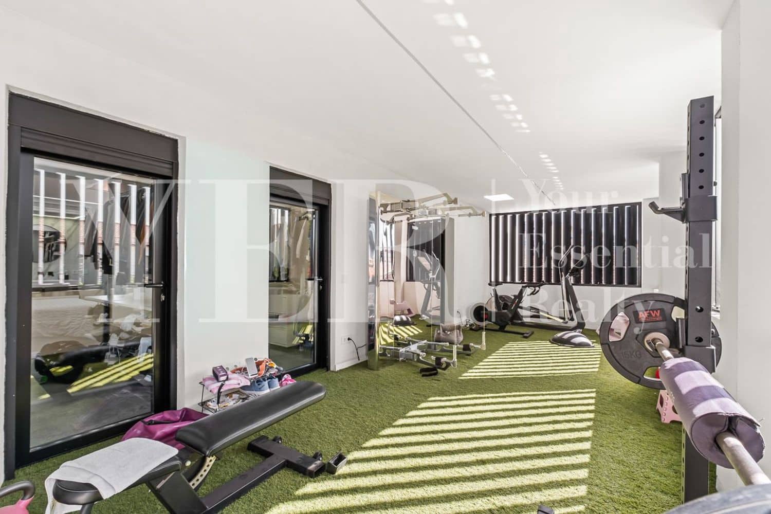 7 soverom Villa til salgs i Alicante by med svømmebasseng garasje - € 999 000 (Ref: 10157129)