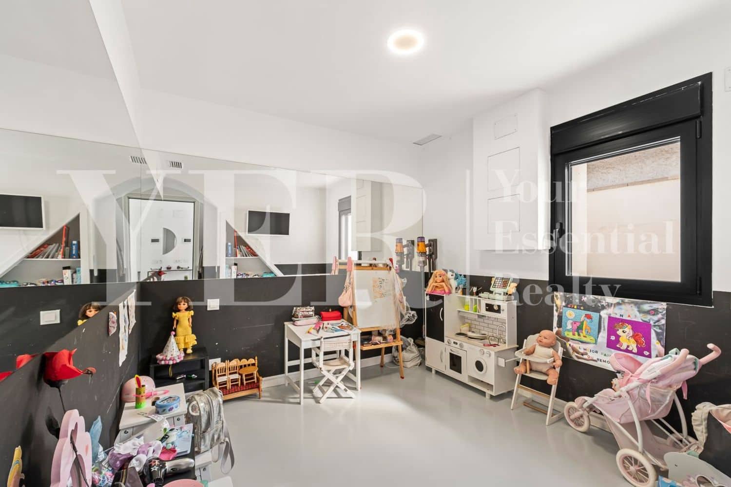 7 soverom Villa til salgs i Alicante by med svømmebasseng garasje - € 999 000 (Ref: 10157129)