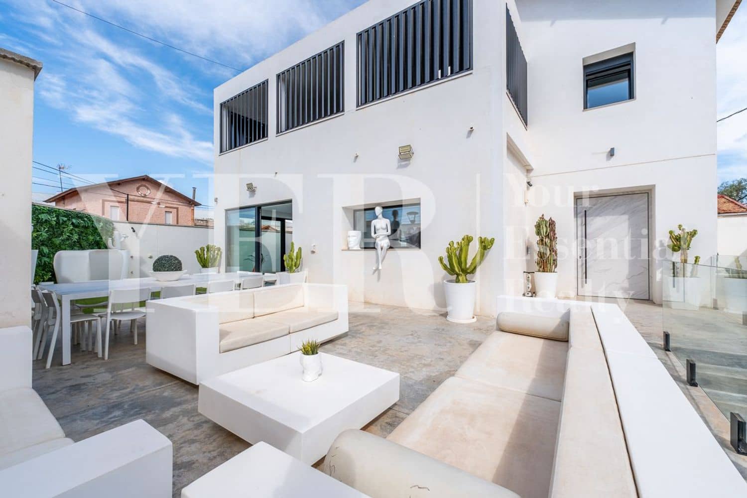7 soverom Villa til salgs i Alicante by med svømmebasseng garasje - € 999 000 (Ref: 10157129)
