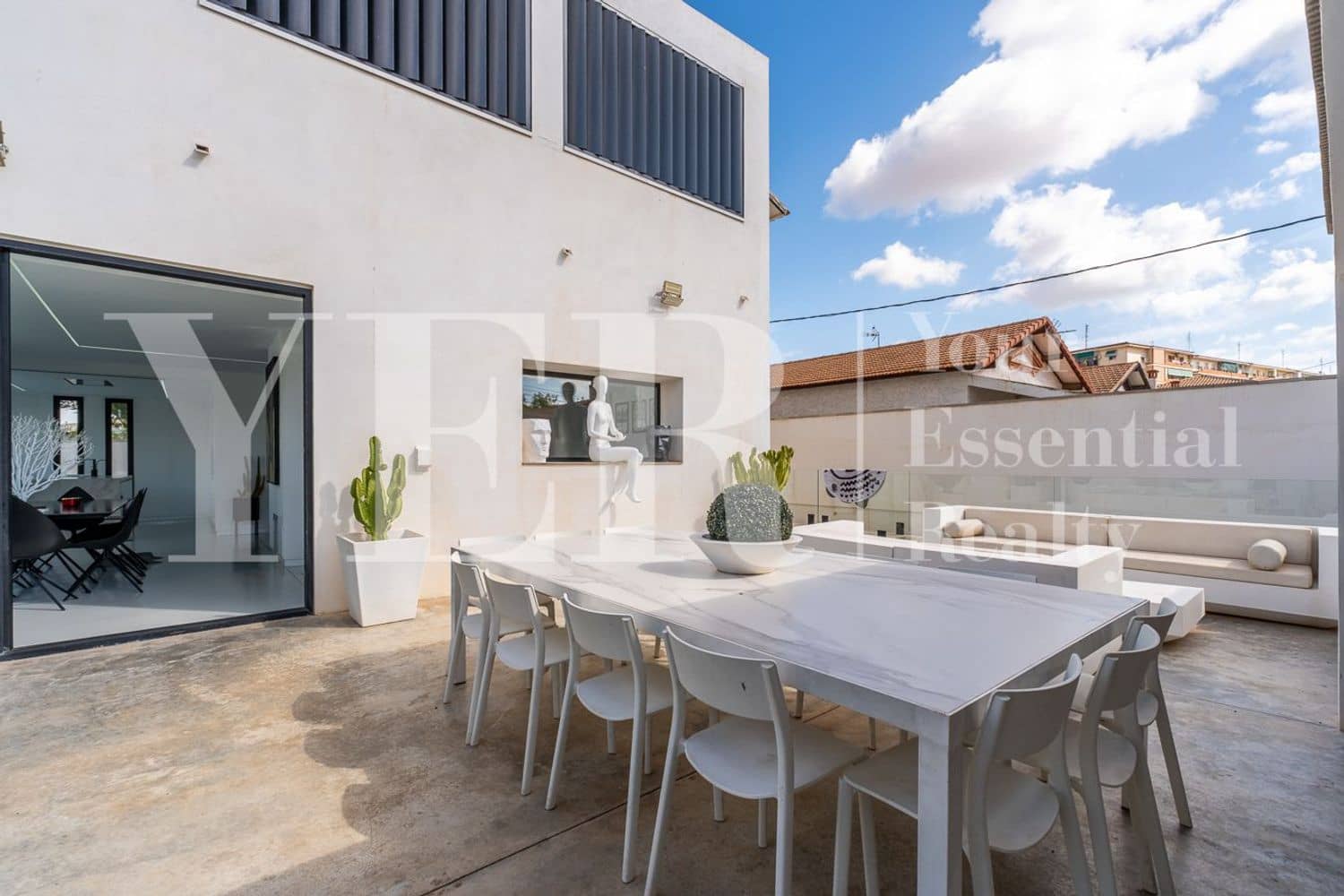 7 soverom Villa til salgs i Alicante by med svømmebasseng garasje - € 999 000 (Ref: 10157129)