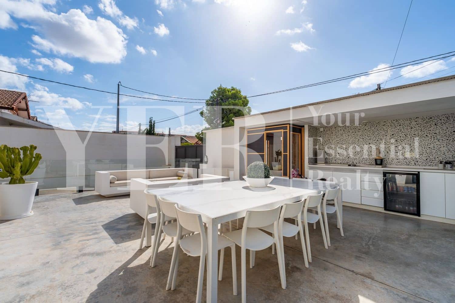 7 soverom Villa til salgs i Alicante by med svømmebasseng garasje - € 999 000 (Ref: 10157129)