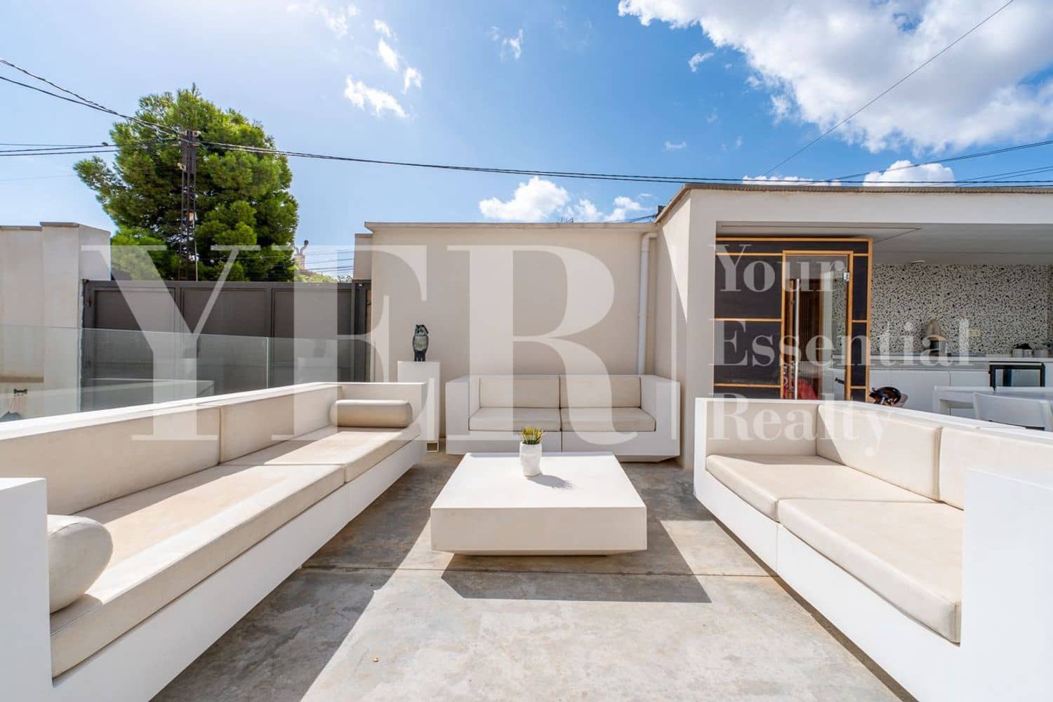 7 soverom Villa til salgs i Alicante by med svømmebasseng garasje - € 999 000 (Ref: 10157129)