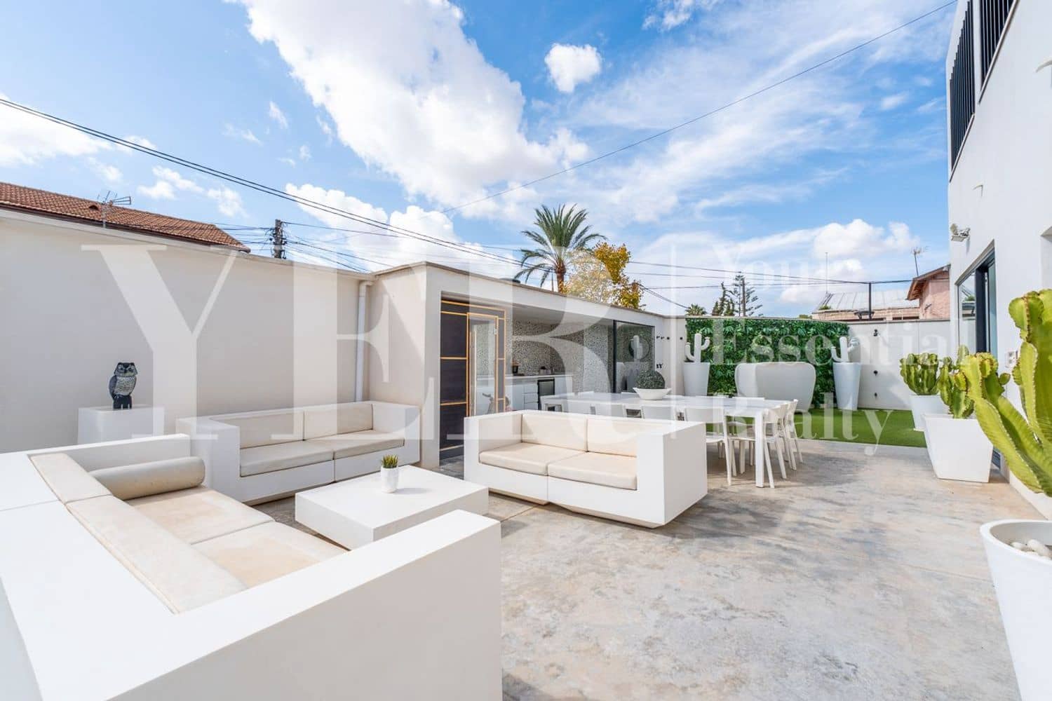 7 soverom Villa til salgs i Alicante by med svømmebasseng garasje - € 999 000 (Ref: 10157129)