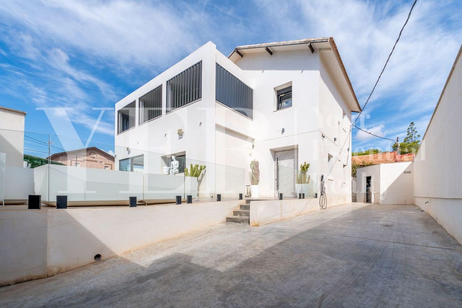 7 soverom Villa til salgs i Alicante by med svømmebasseng garasje - € 999 000 (Ref: 10157129)