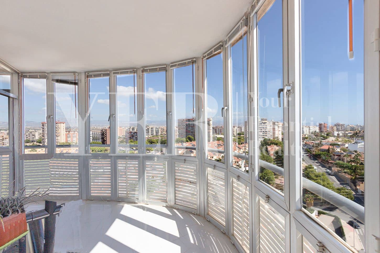 3 soveværelse Lejlighed til salg i Alicante by med swimmingpool garage - € 450.000 (Ref: 8799477)