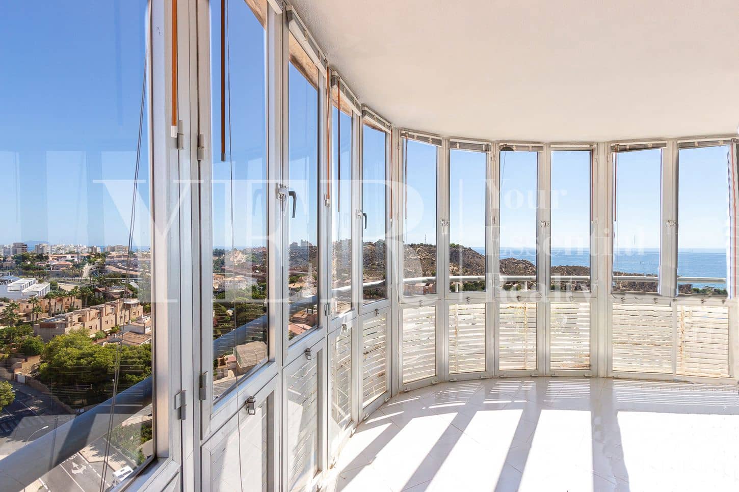 3 soveværelse Lejlighed til salg i Alicante by med swimmingpool garage - € 450.000 (Ref: 8799477)