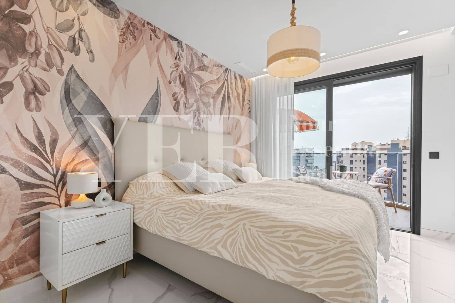 3 makuuhuone Huoneisto myytävänä paikassa Alicante kaupunki mukana uima-altaan 
autotalli - 1 250 000 € (Ref: 8799484)