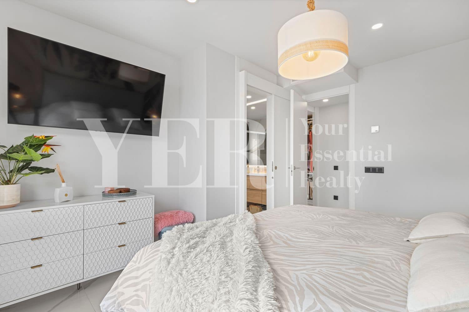 3 makuuhuone Huoneisto myytävänä paikassa Alicante kaupunki mukana uima-altaan 
autotalli - 1 250 000 € (Ref: 8799484)