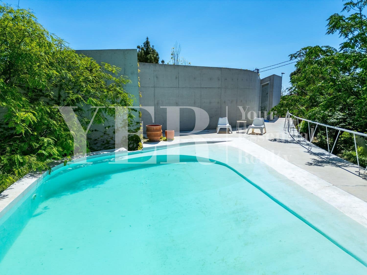 3 makuuhuone Huvila myytävänä paikassa San Vicente / Sant Vicent del Raspeig mukana uima-altaan 
autotalli - 1 150 000 € (Ref: 8842491)