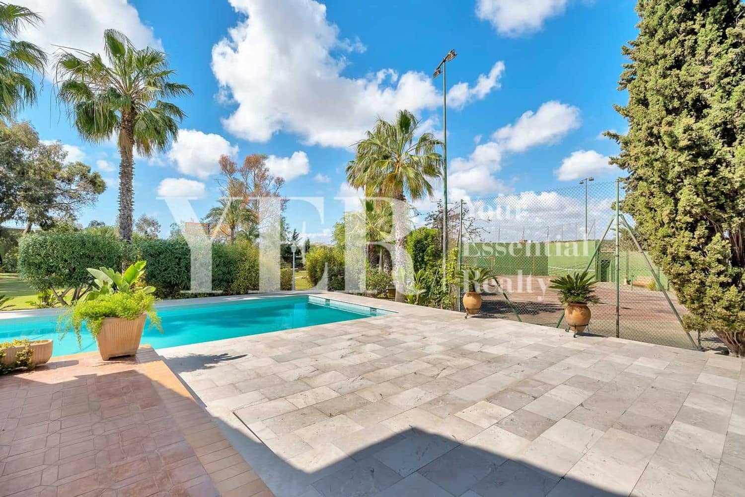 Chalet de 7 habitaciones en Alicante / Alacant ciudad en venta con piscina garaje - 899.000 € (Ref: 8873781)