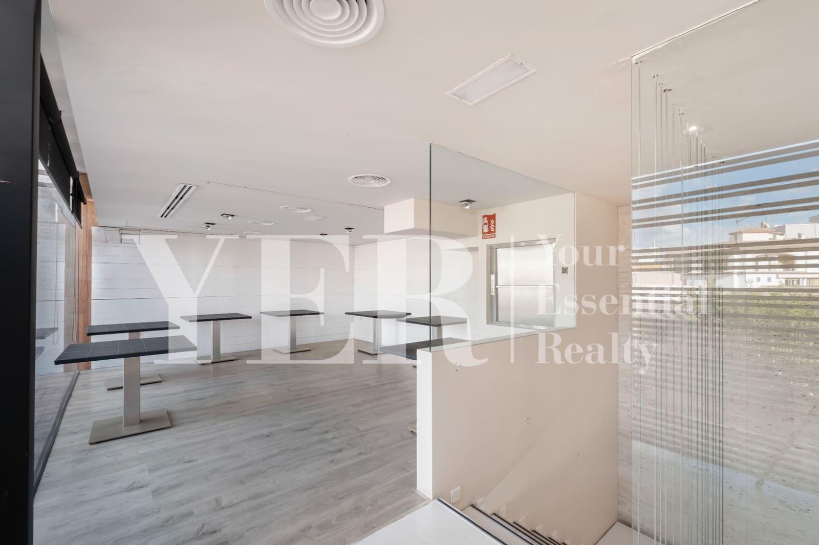 Kommersiell til salgs i San Vicente / Sant Vicent del Raspeig - € 380 000 (Ref: 8895226)