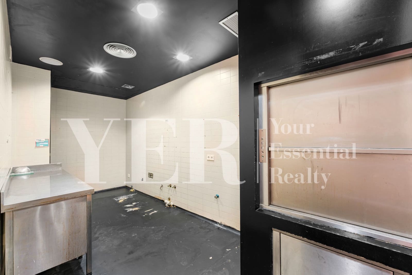 Kommersiell til salgs i San Vicente / Sant Vicent del Raspeig - € 380 000 (Ref: 8895226)