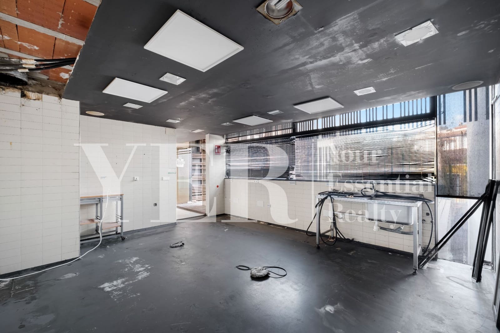 Kommersiell til salgs i San Vicente / Sant Vicent del Raspeig - € 380 000 (Ref: 8895226)