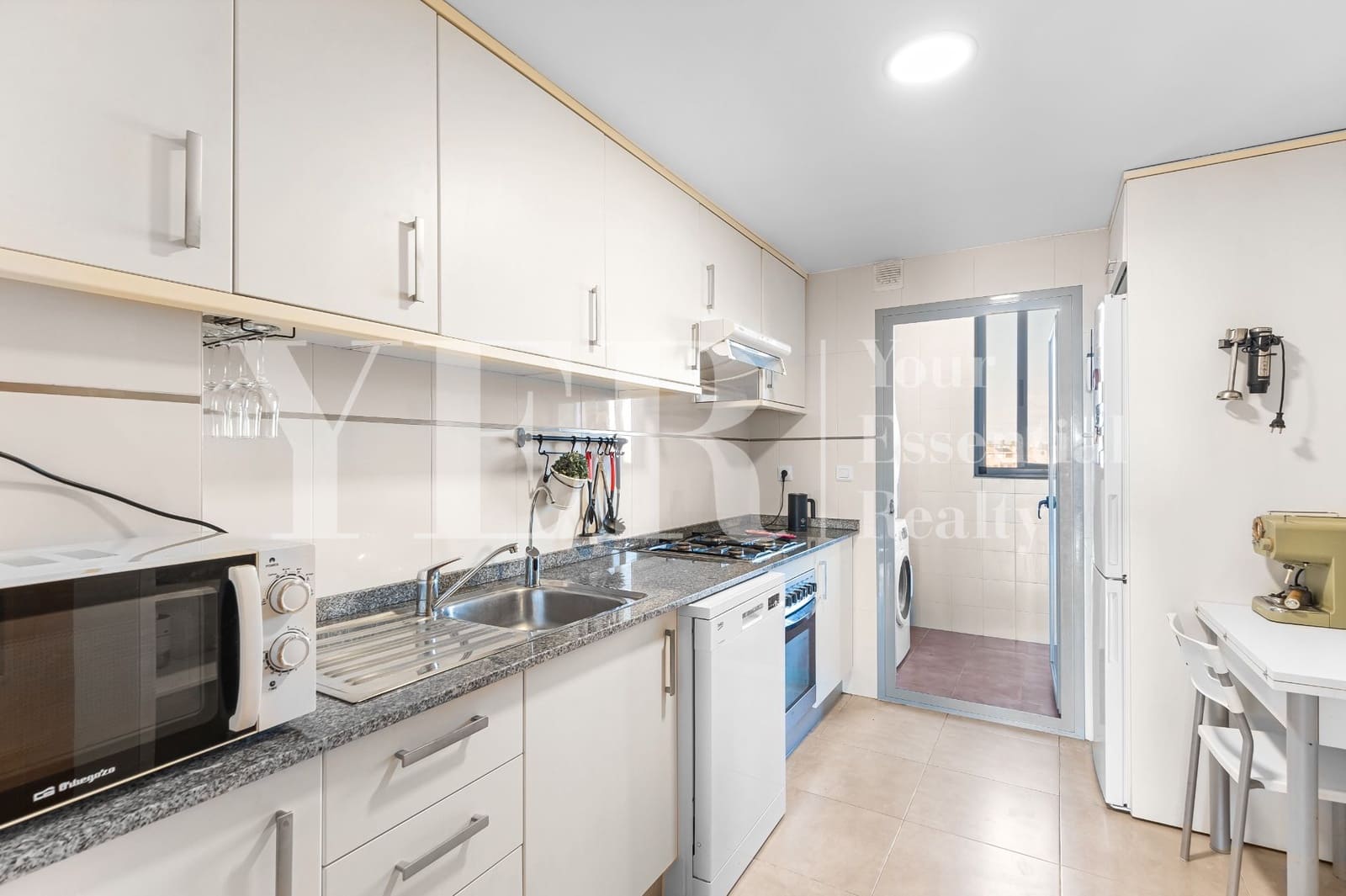 2 slaapkamer Flat te koop in Alicante stad met zwembad garage - € 455.000 (Ref: 8906286)