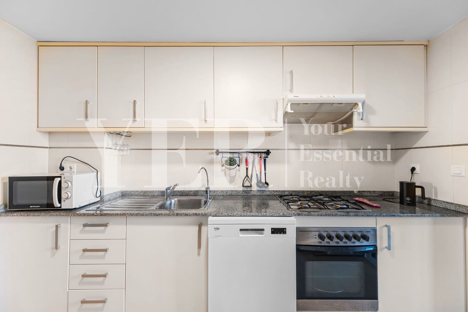 2 slaapkamer Flat te koop in Alicante stad met zwembad garage - € 455.000 (Ref: 8906286)