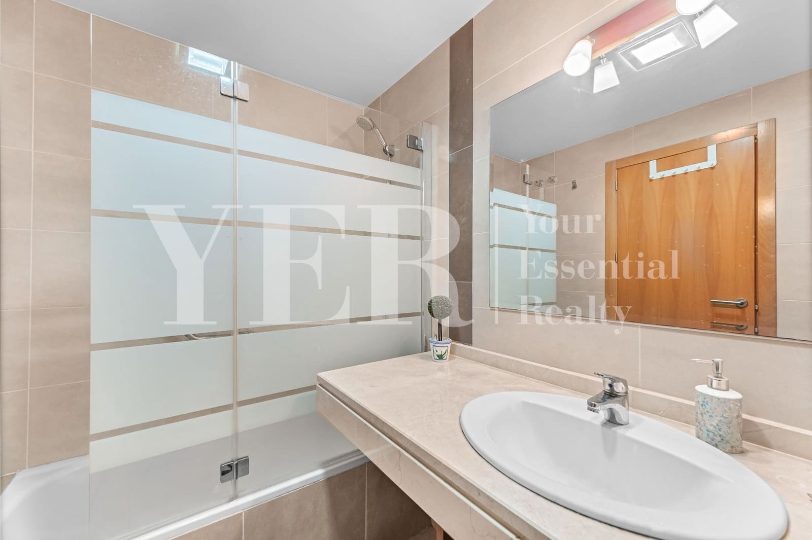 2 slaapkamer Flat te koop in Alicante stad met zwembad garage - € 455.000 (Ref: 8906286)