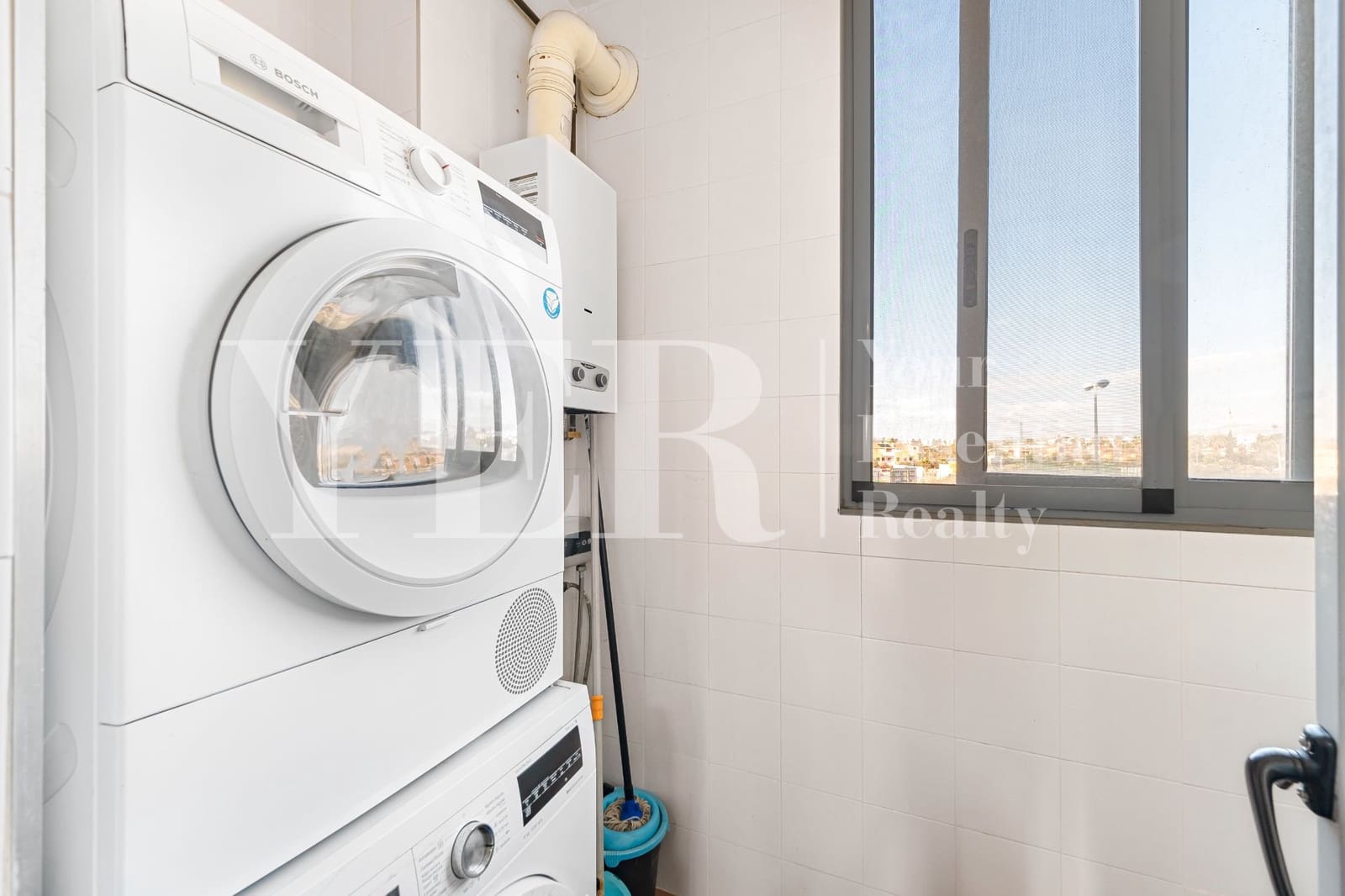 2 slaapkamer Flat te koop in Alicante stad met zwembad garage - € 455.000 (Ref: 8906286)