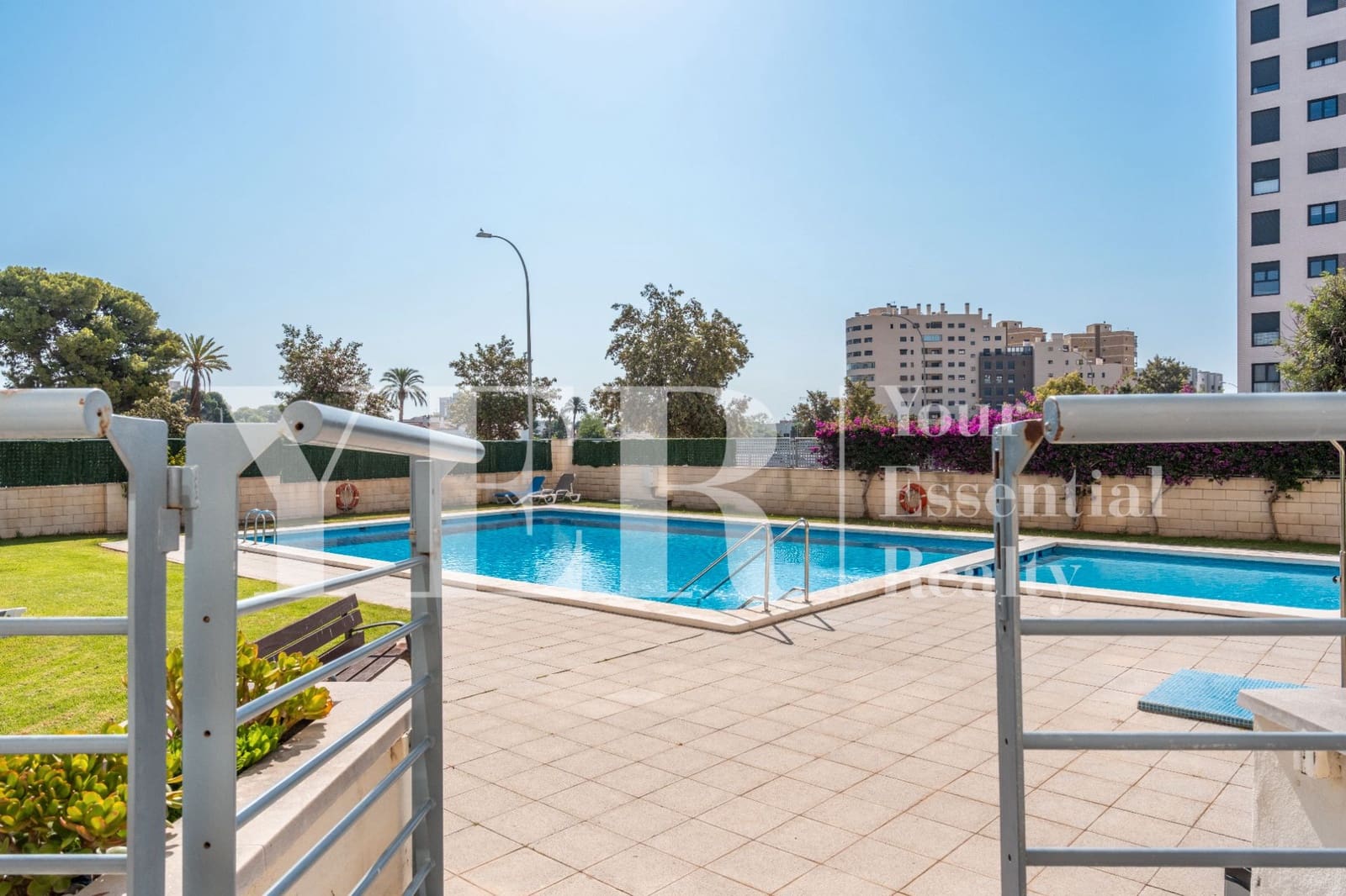 2 slaapkamer Flat te koop in Alicante stad met zwembad garage - € 455.000 (Ref: 8906286)