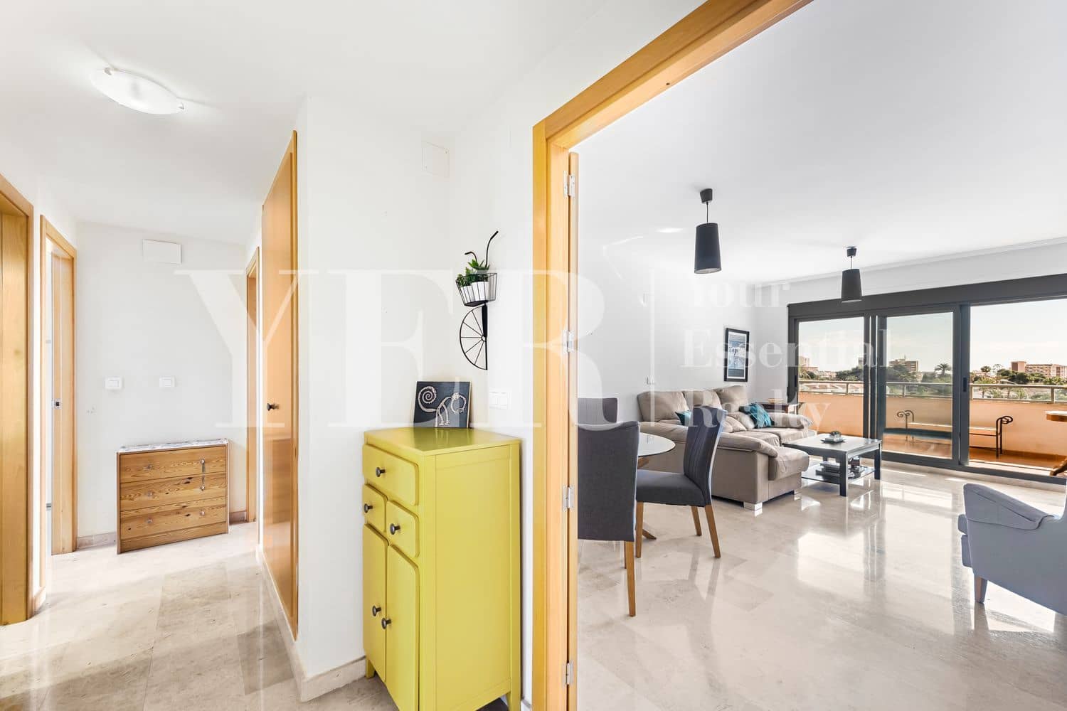 2 soverom Leilighet til salgs i Alicante by med svømmebasseng garasje - € 450 000 (Ref: 8906286)