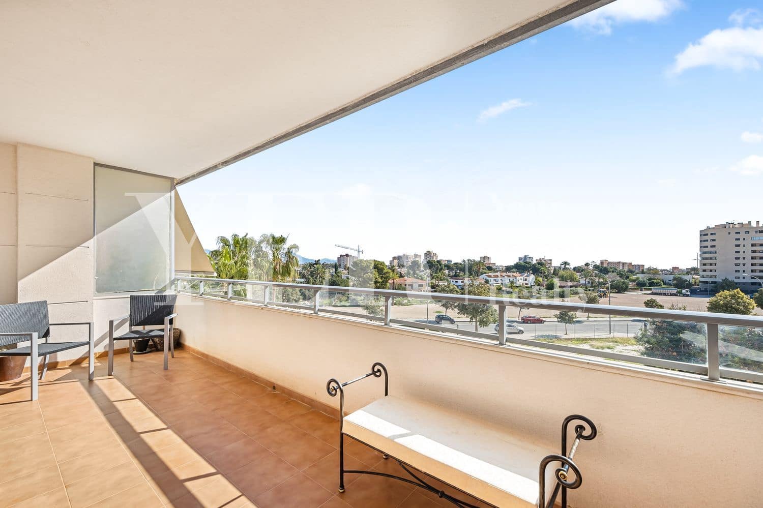 2 soverom Leilighet til salgs i Alicante by med svømmebasseng garasje - € 450 000 (Ref: 8906286)