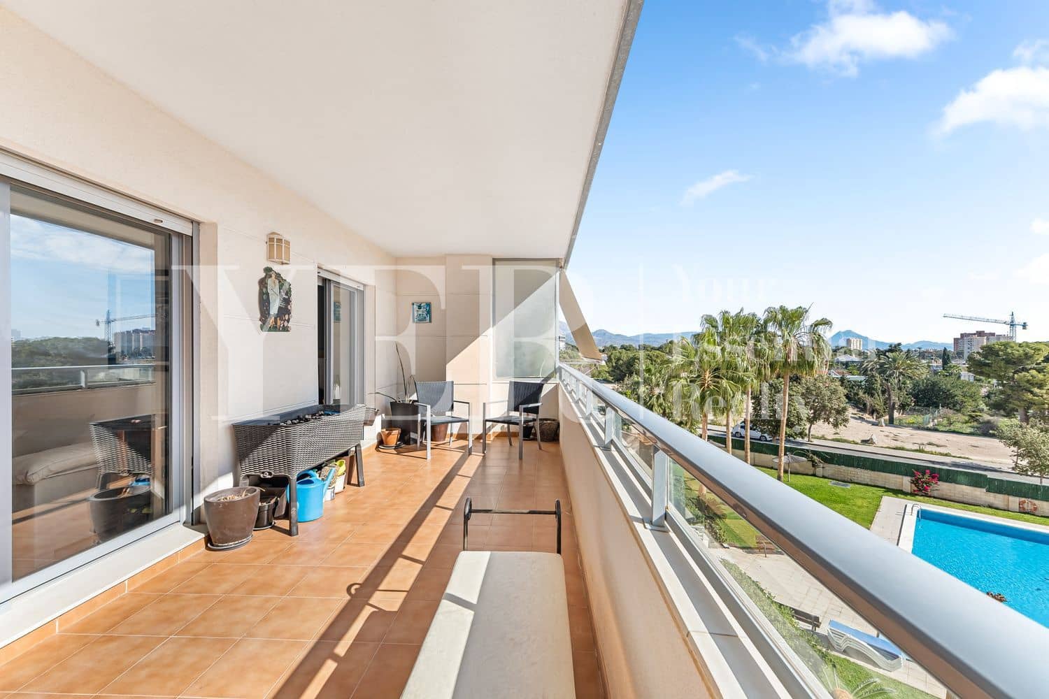 2 soverom Leilighet til salgs i Alicante by med svømmebasseng garasje - € 450 000 (Ref: 8906286)