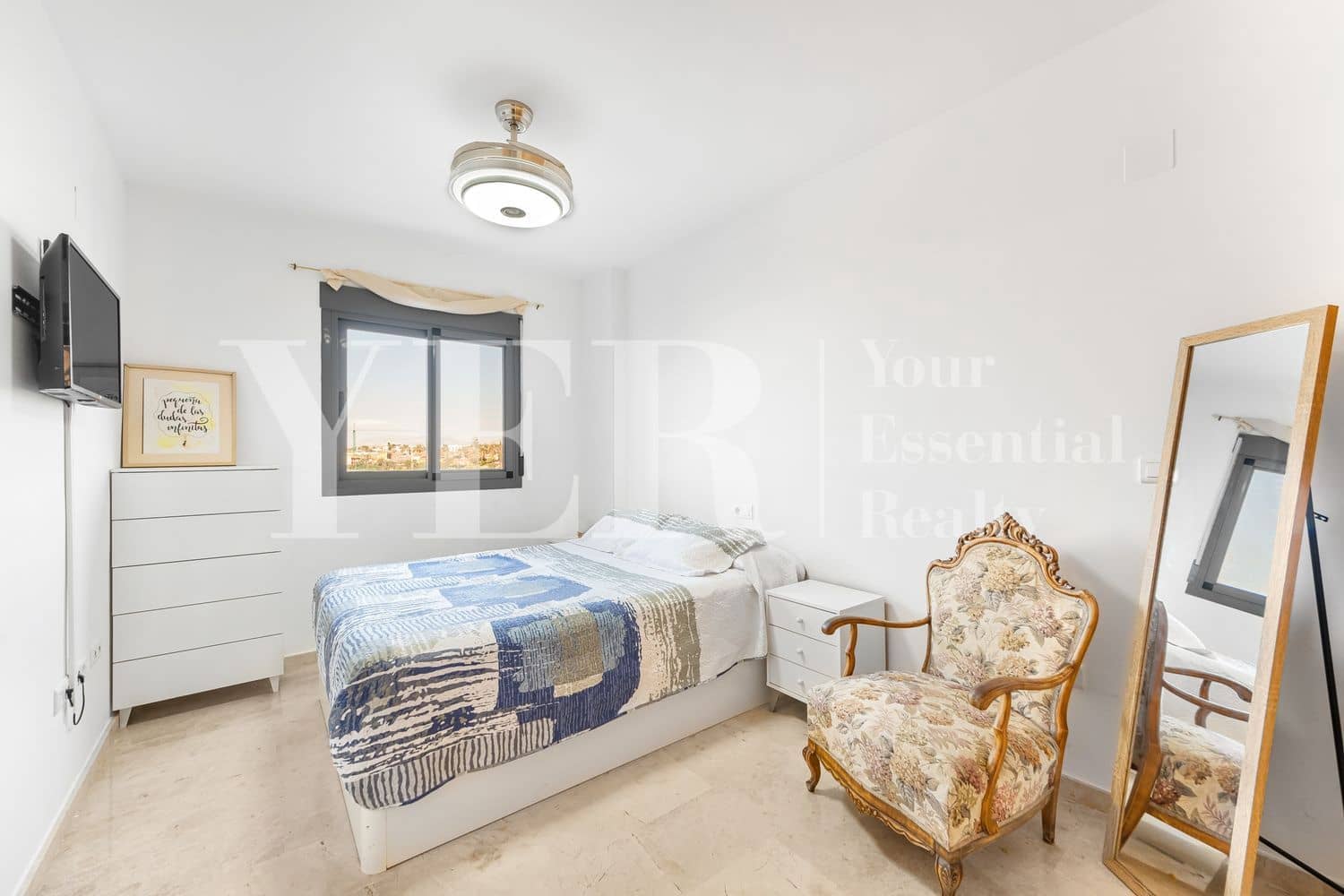 2 soverom Leilighet til salgs i Alicante by med svømmebasseng garasje - € 450 000 (Ref: 8906286)