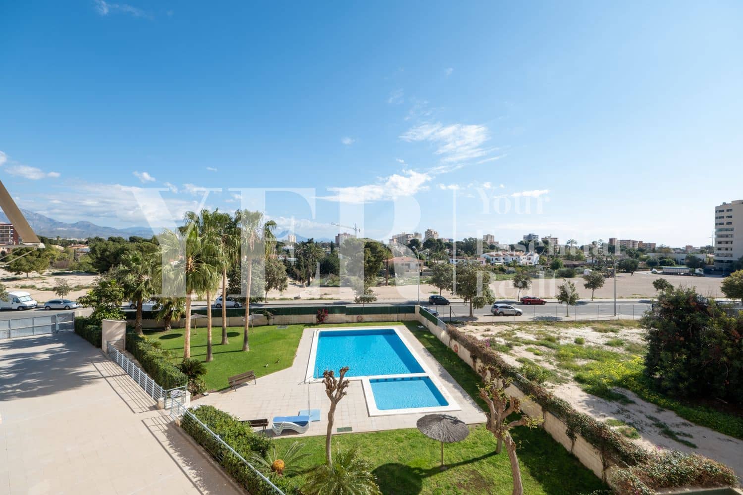 2 soverom Leilighet til salgs i Alicante by med svømmebasseng garasje - € 450 000 (Ref: 8906286)