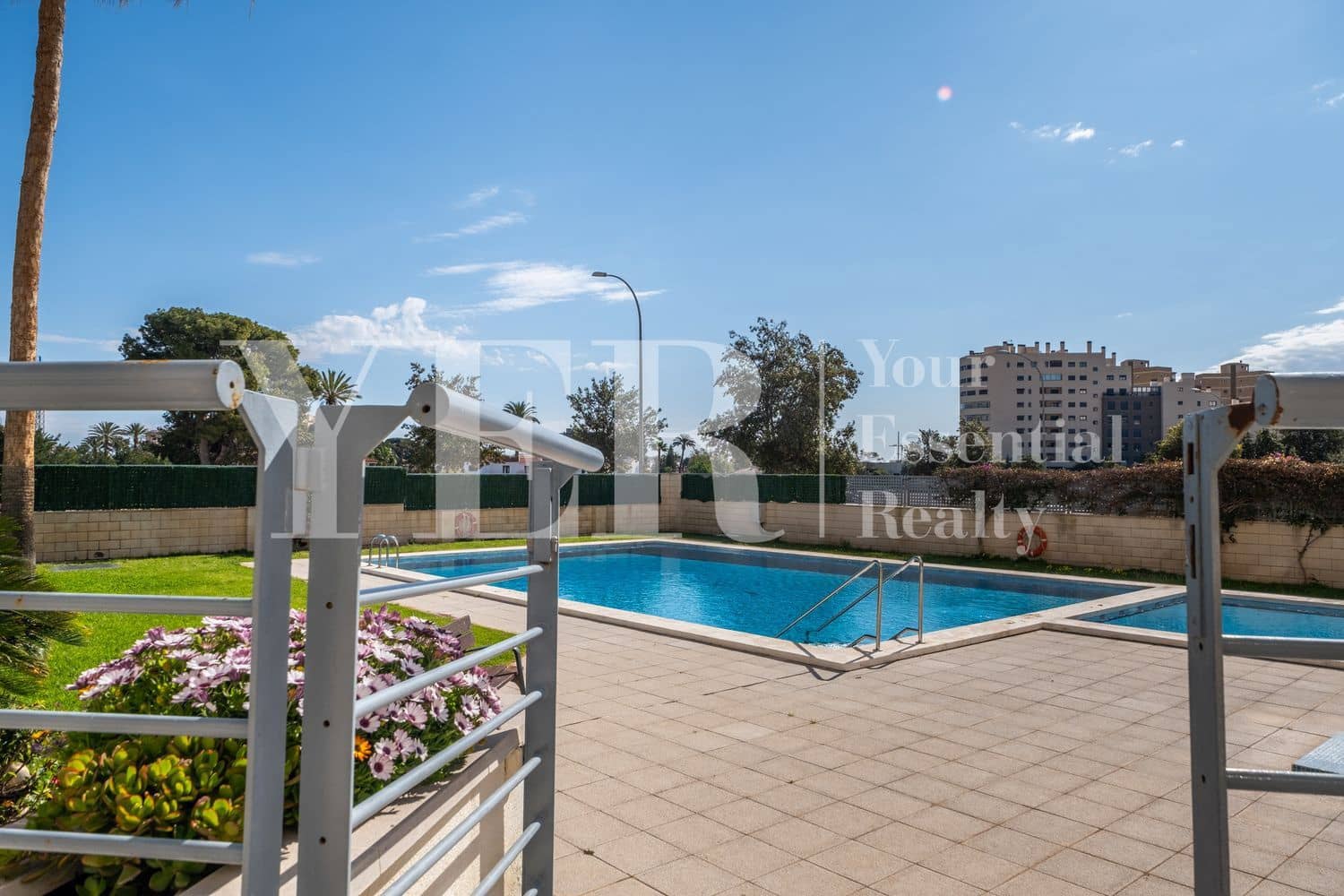 2 soverom Leilighet til salgs i Alicante by med svømmebasseng garasje - € 450 000 (Ref: 8906286)