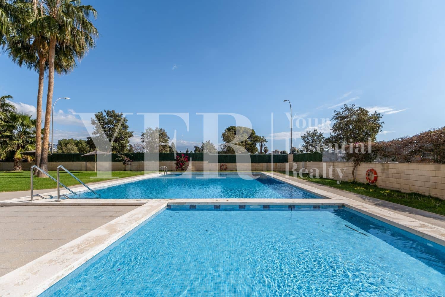 2 soverom Leilighet til salgs i Alicante by med svømmebasseng garasje - € 450 000 (Ref: 8906286)