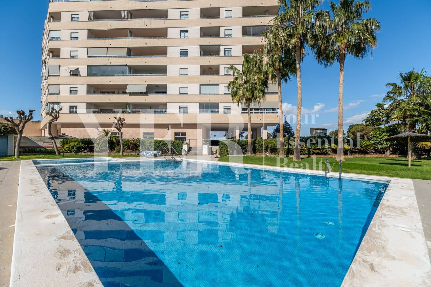 2 soverom Leilighet til salgs i Alicante by med svømmebasseng garasje - € 450 000 (Ref: 8906286)