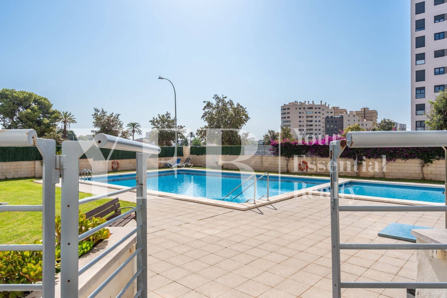 2 soverom Leilighet til salgs i Alicante by med svømmebasseng garasje - € 450 000 (Ref: 8906286)