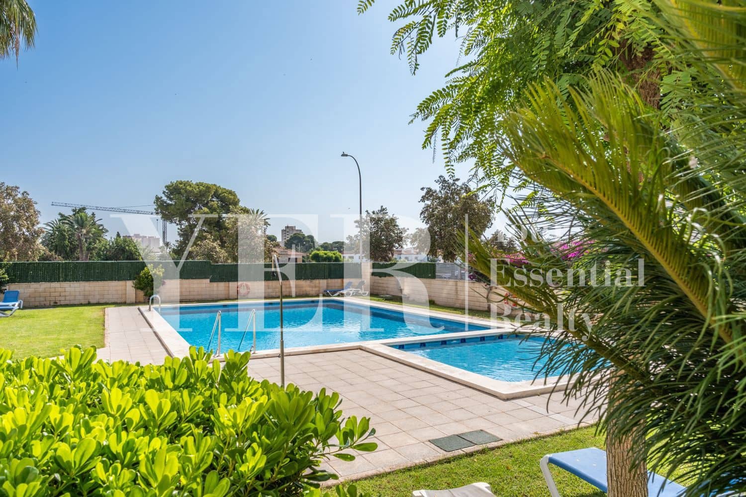 2 soverom Leilighet til salgs i Alicante by med svømmebasseng garasje - € 450 000 (Ref: 8906286)