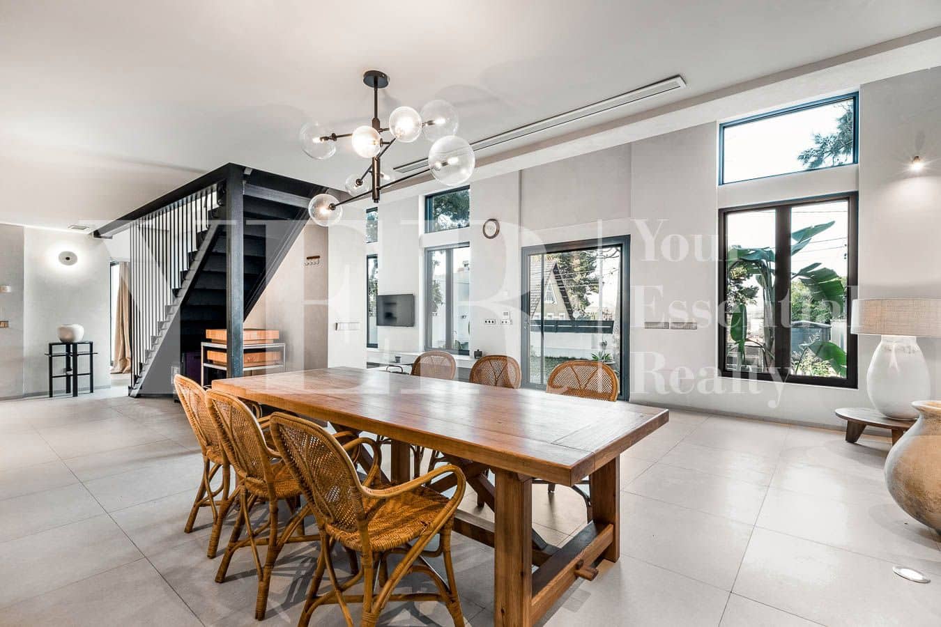 2 bedroom Villa for sale in Alicante / Alacant city - € 850,000 (Ref: 8960631)