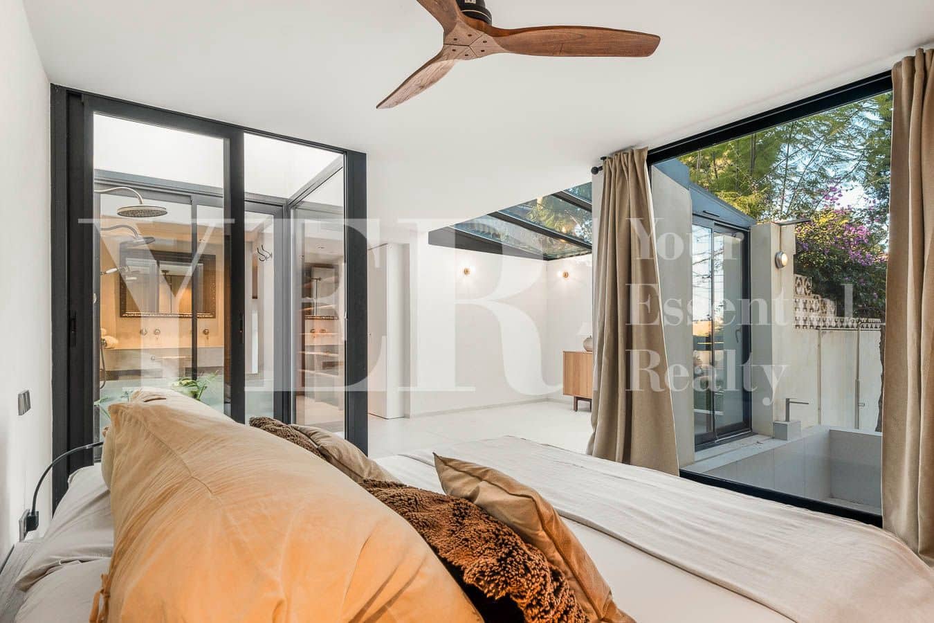 2 bedroom Villa for sale in Alicante / Alacant city - € 850,000 (Ref: 8960631)