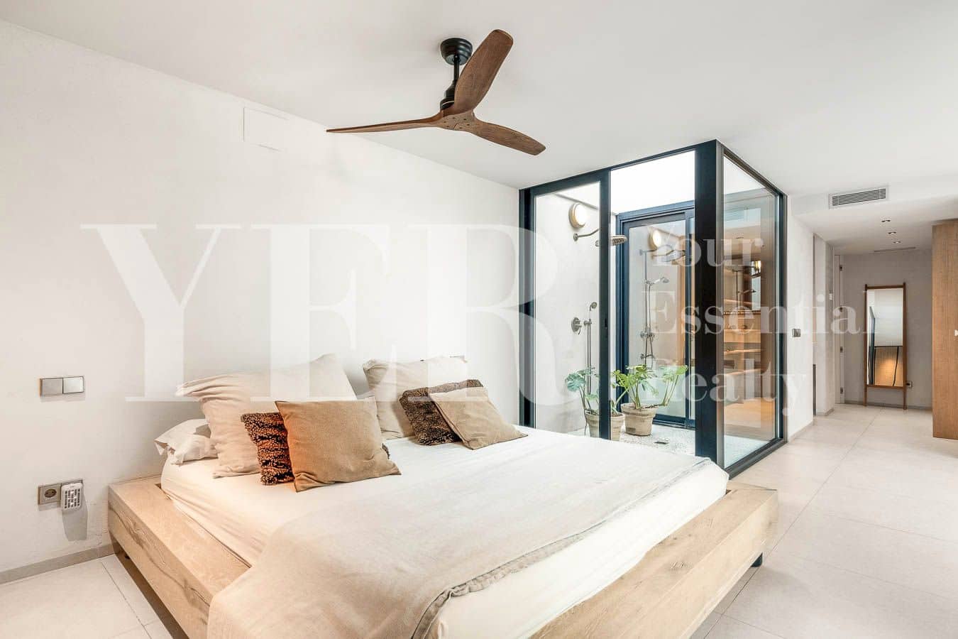 2 bedroom Villa for sale in Alicante / Alacant city - € 850,000 (Ref: 8960631)