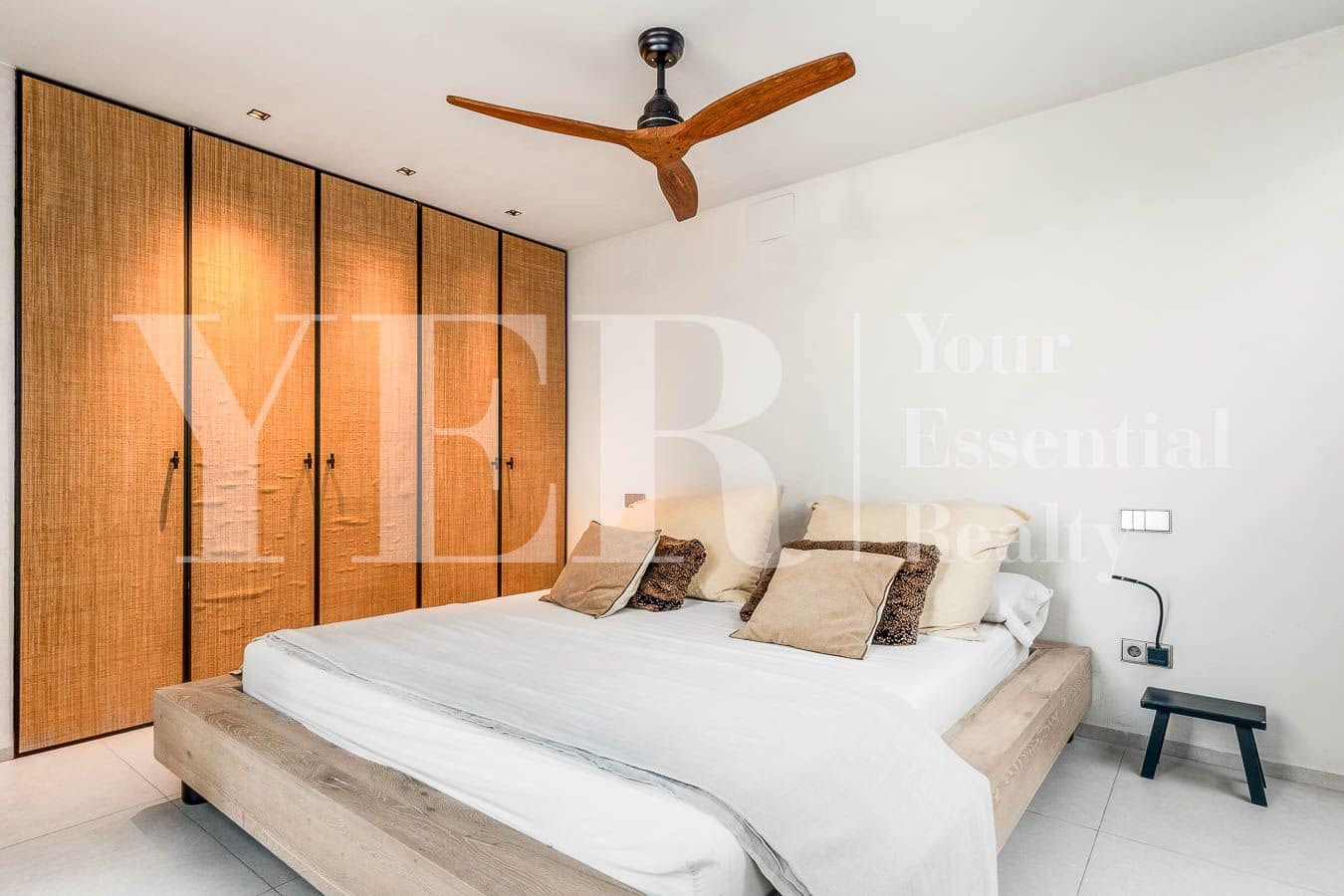 2 bedroom Villa for sale in Alicante / Alacant city - € 850,000 (Ref: 8960631)