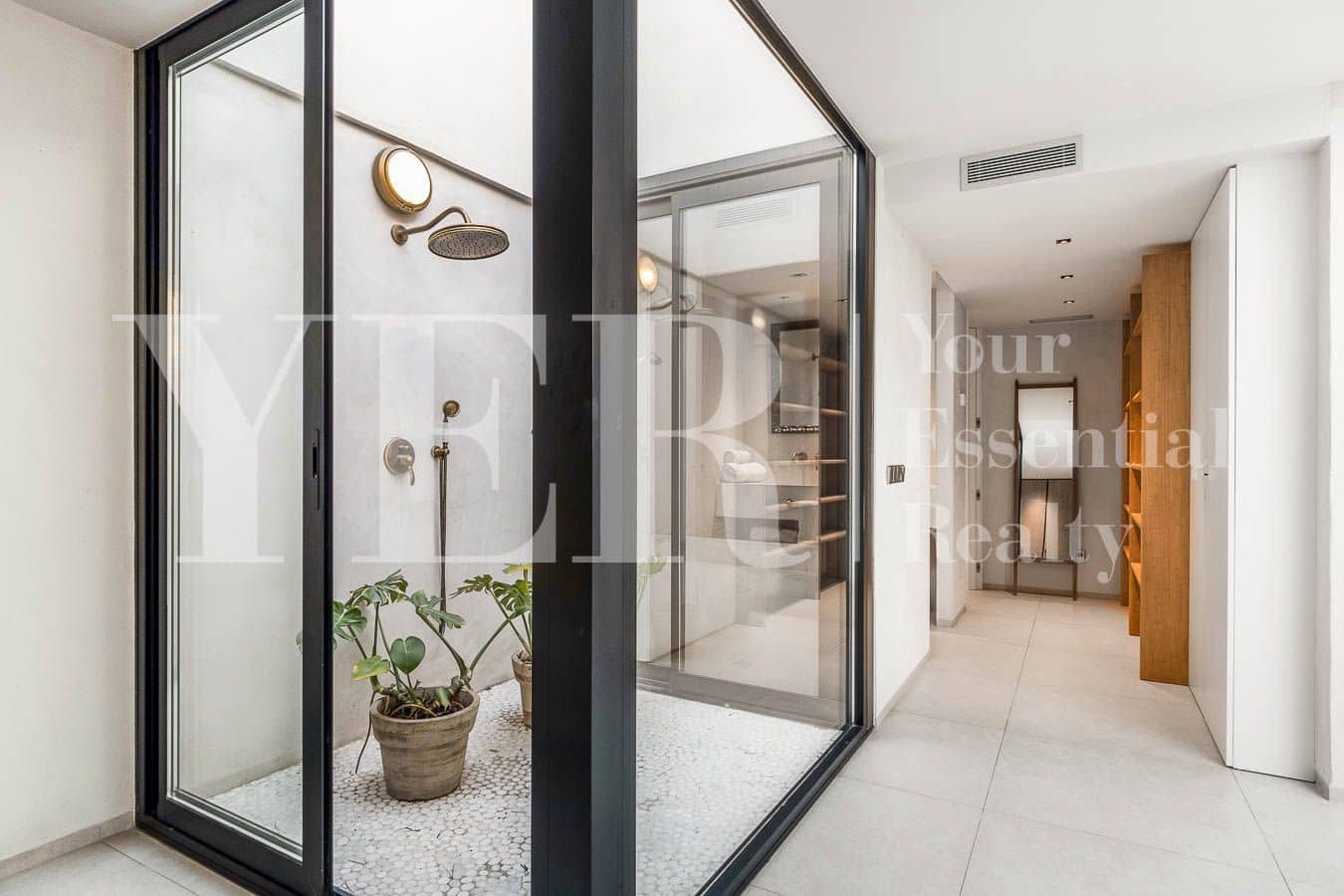 2 bedroom Villa for sale in Alicante / Alacant city - € 850,000 (Ref: 8960631)