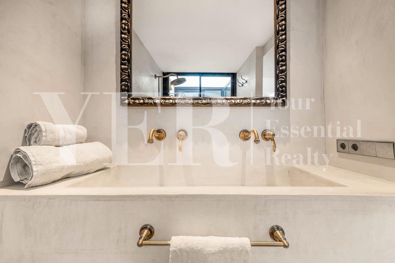 2 bedroom Villa for sale in Alicante / Alacant city - € 850,000 (Ref: 8960631)