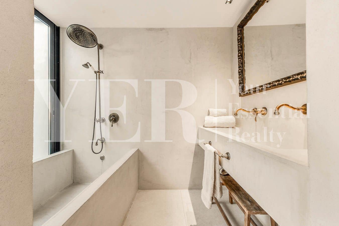 2 bedroom Villa for sale in Alicante / Alacant city - € 850,000 (Ref: 8960631)