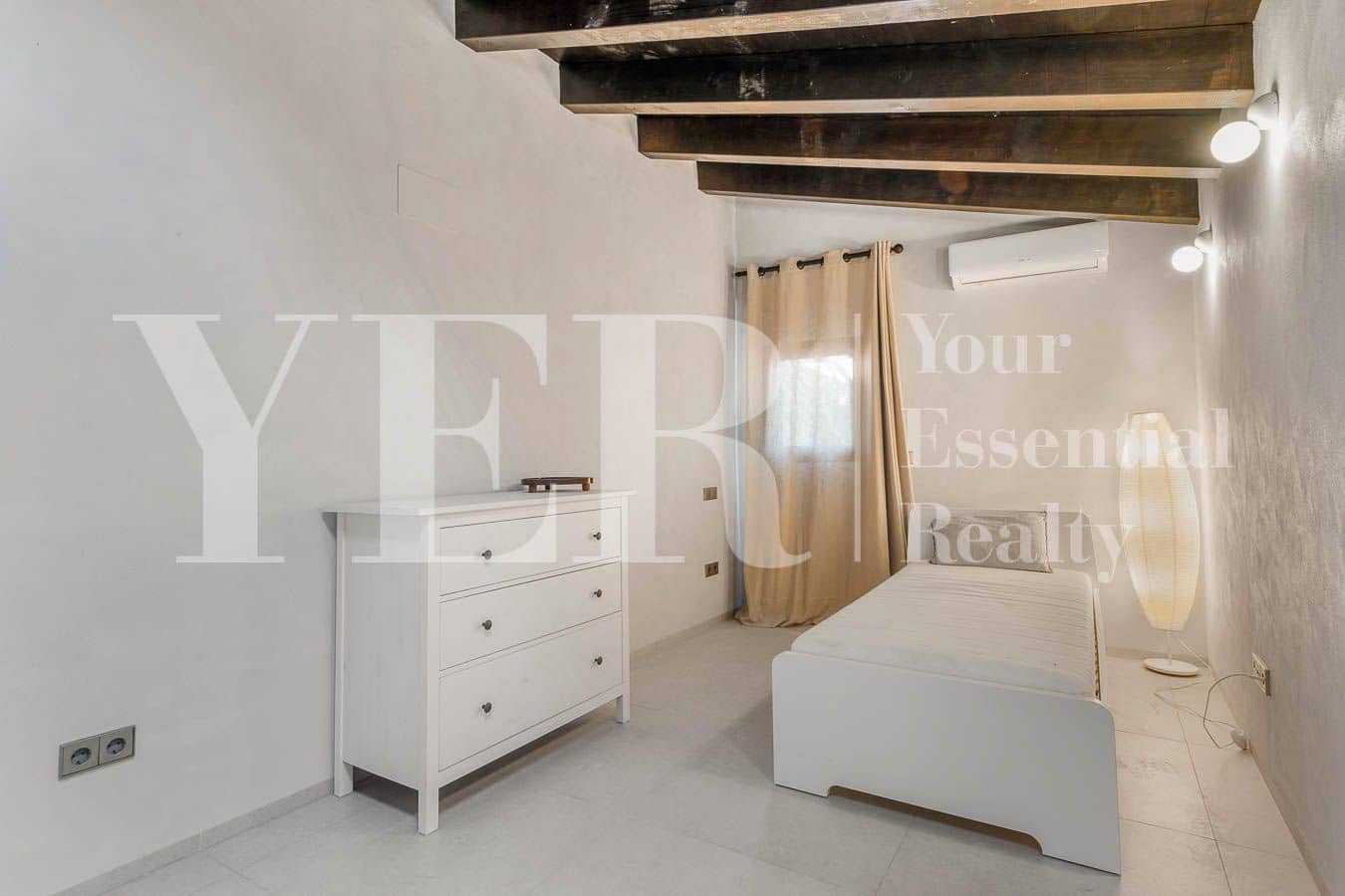 2 bedroom Villa for sale in Alicante / Alacant city - € 850,000 (Ref: 8960631)