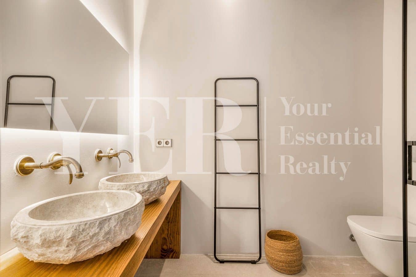 2 bedroom Villa for sale in Alicante / Alacant city - € 850,000 (Ref: 8960631)