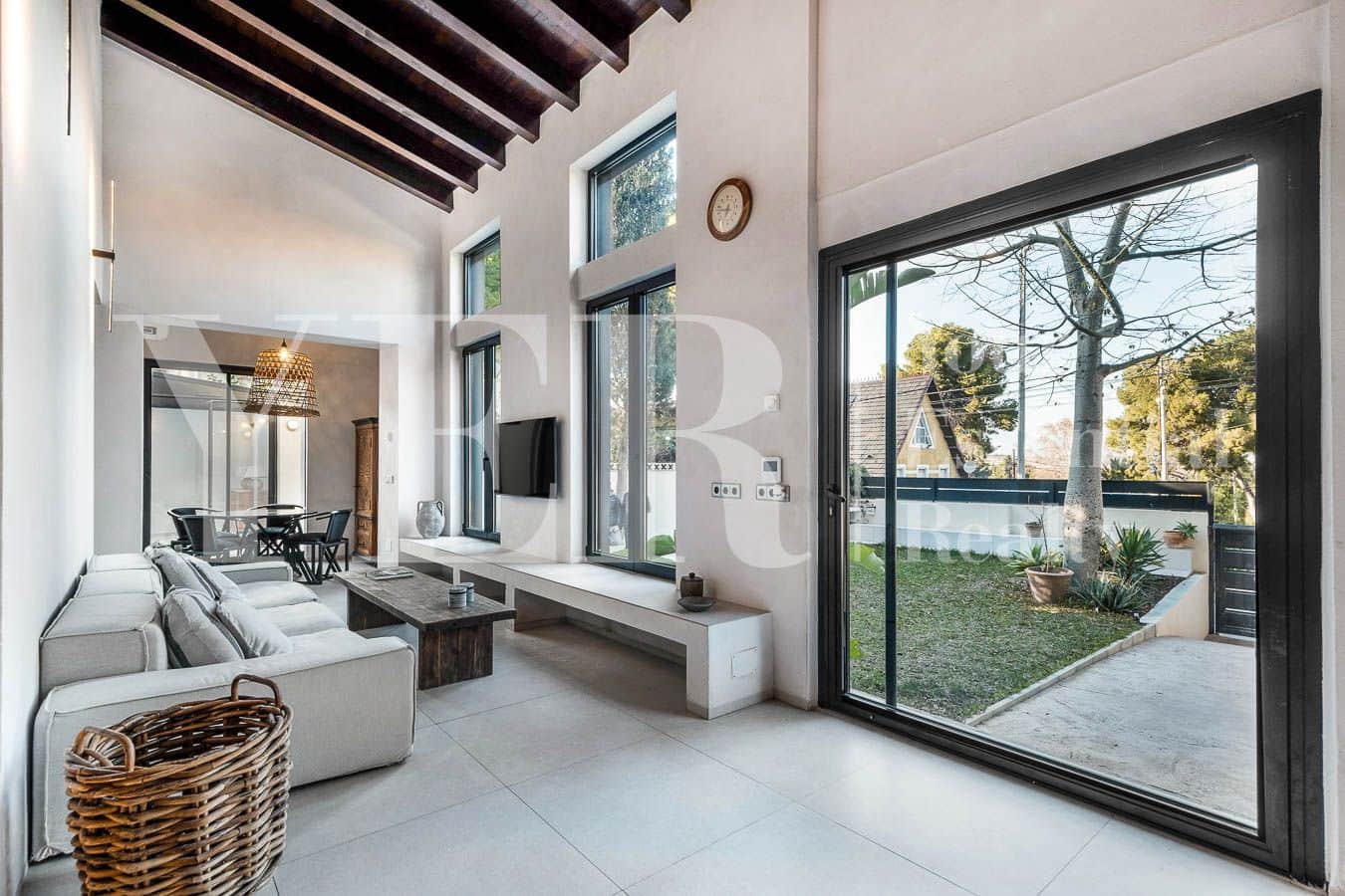 2 bedroom Villa for sale in Alicante / Alacant city - € 850,000 (Ref: 8960631)