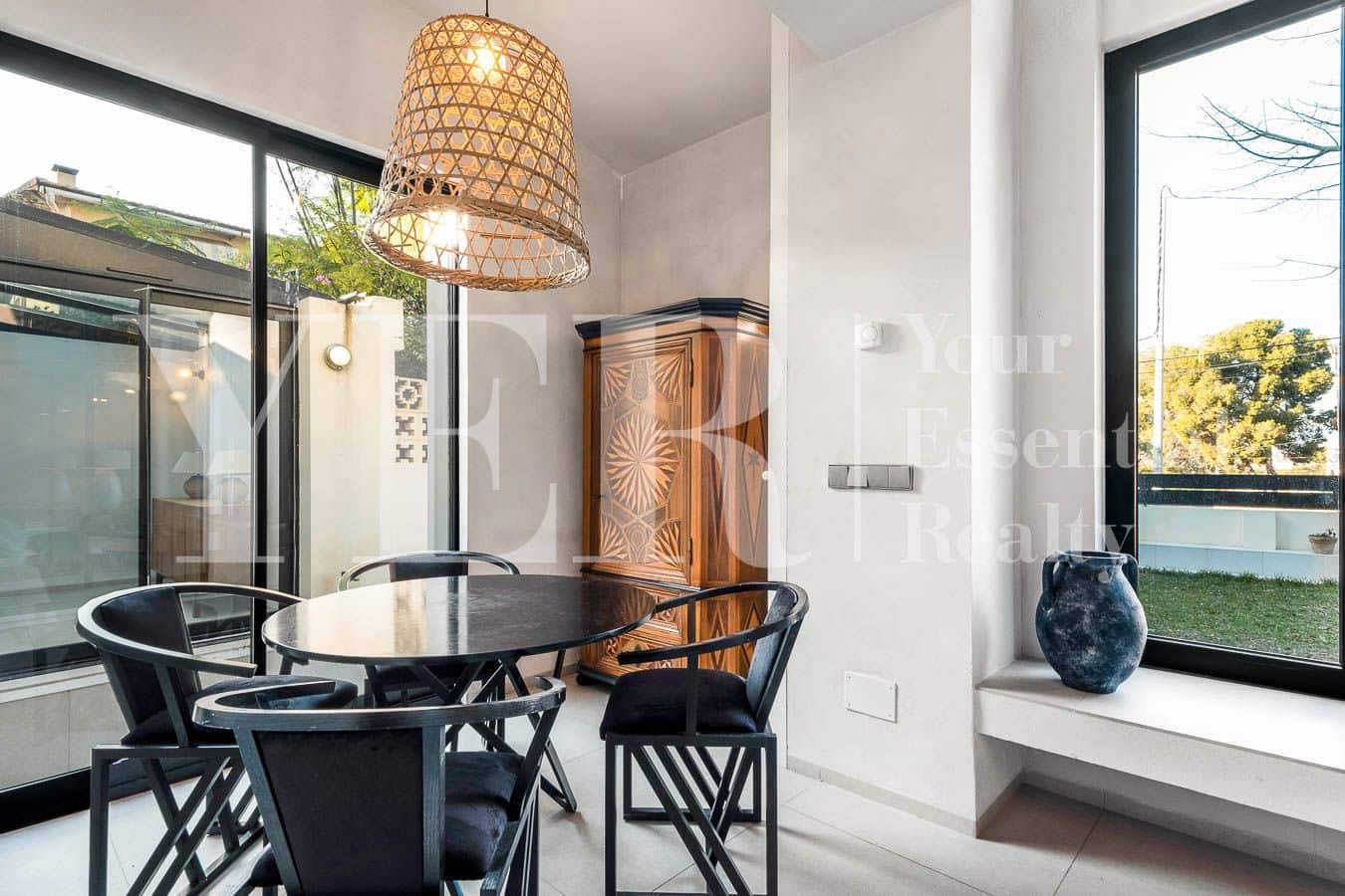 2 bedroom Villa for sale in Alicante / Alacant city - € 850,000 (Ref: 8960631)