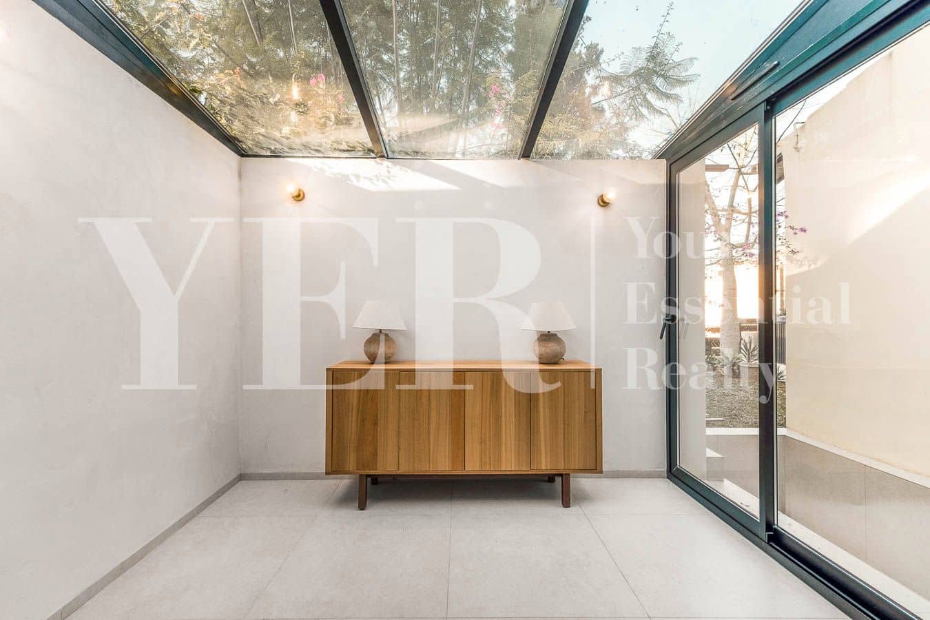 2 bedroom Villa for sale in Alicante / Alacant city - € 850,000 (Ref: 8960631)